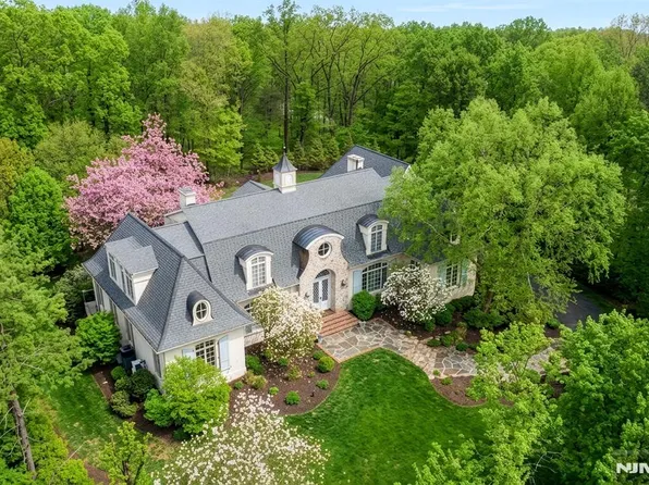 505 Timberline Dr, Franklin Lakes, NJ 07417