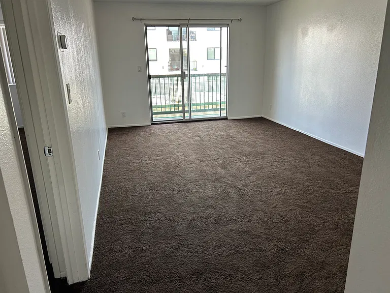 BERENDO APARTMENTS — Photo 21