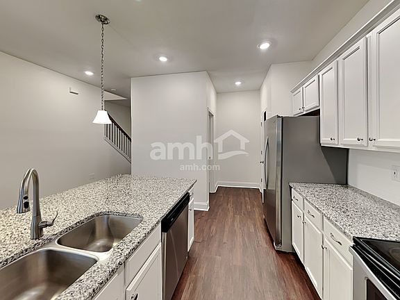 3rd image of 405 Pine Terrace Dr
