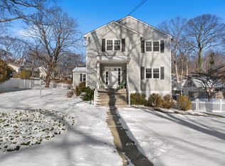 53 Midbrook Ln, Old Greenwich, CT 06870