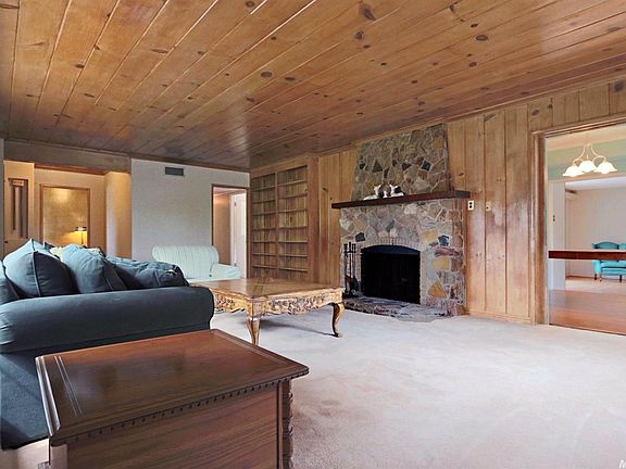 4th image of 4743 Lake Dr