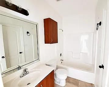 5th image of 3135 Regal Dr APT A