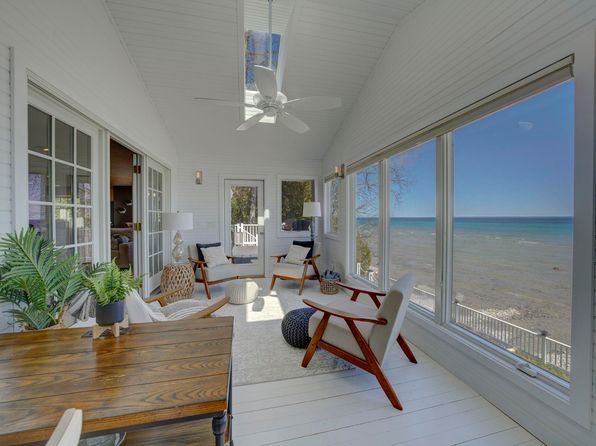 705 S Nanagosa Trl, Suttons Bay, MI 49682