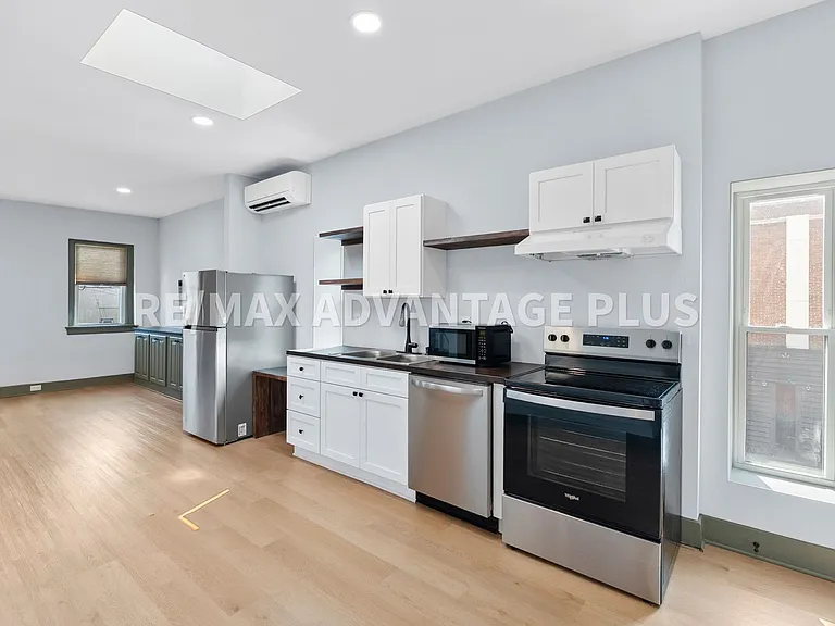118 W 3rd St — Photo 6