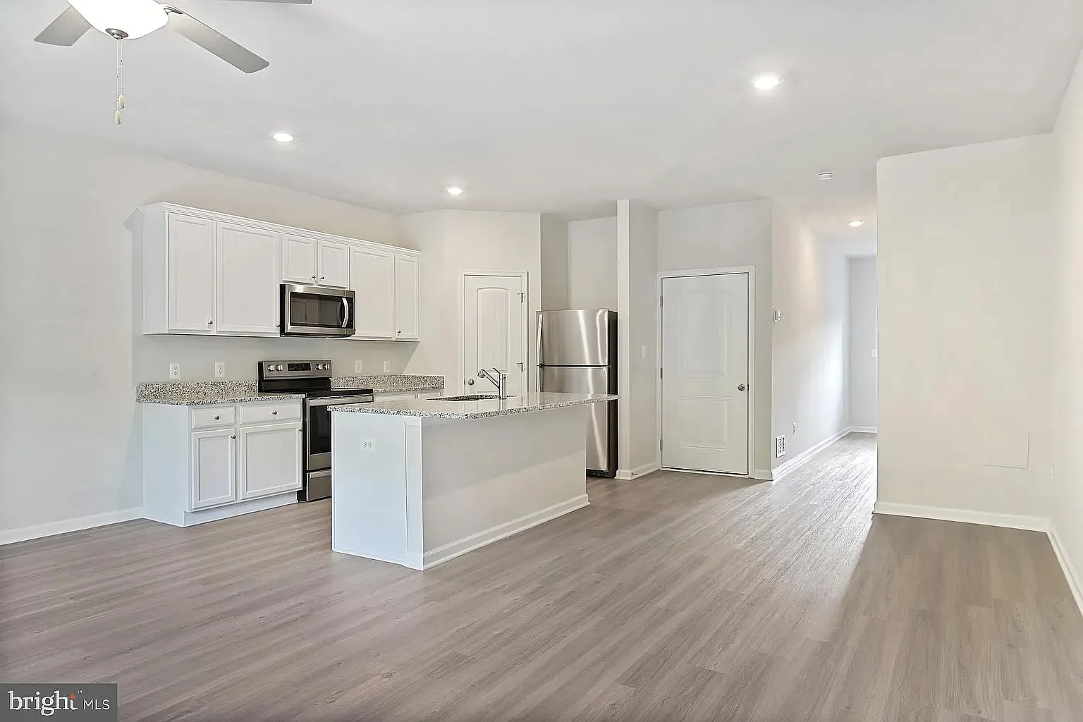 3 bed, 1443 sqft, $1,849 — Photo 2