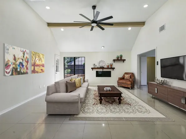 9012 Laredo Dr, Irving, TX 75063