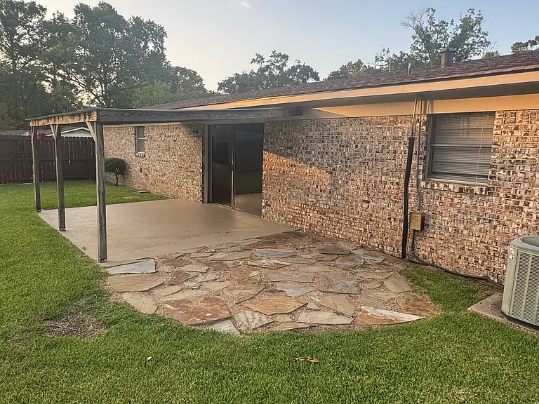 2121 Woodhaven Dr — Photo 10