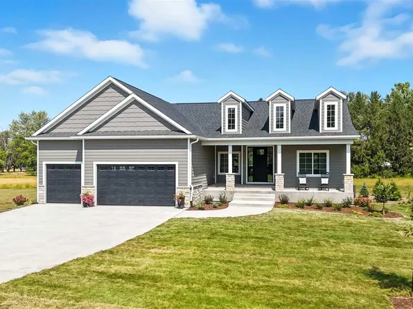 4218 Pleasant Valley Dr SE, Iowacity, IA 52240