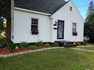 617 Maple St, Sault Sainte Marie, MI 49783