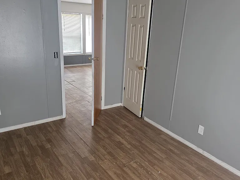 9943 Markham St — Photo 8