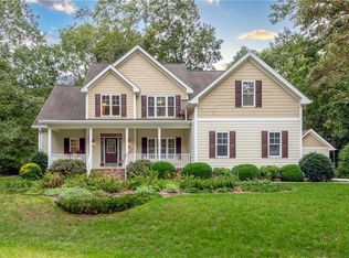 48 Turtle Point Ln, Hartfield, VA 23071