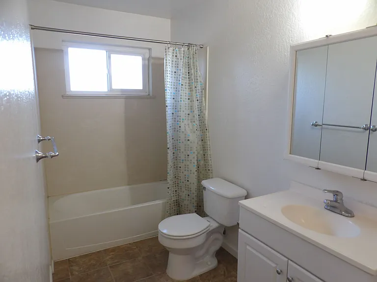 18307 Sierra Dr #7 — Photo 5