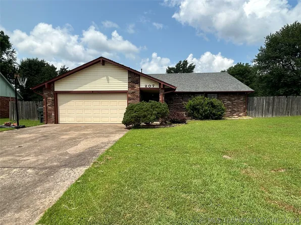 207 Phoenix Village Rd, Muskogee, OK 74403