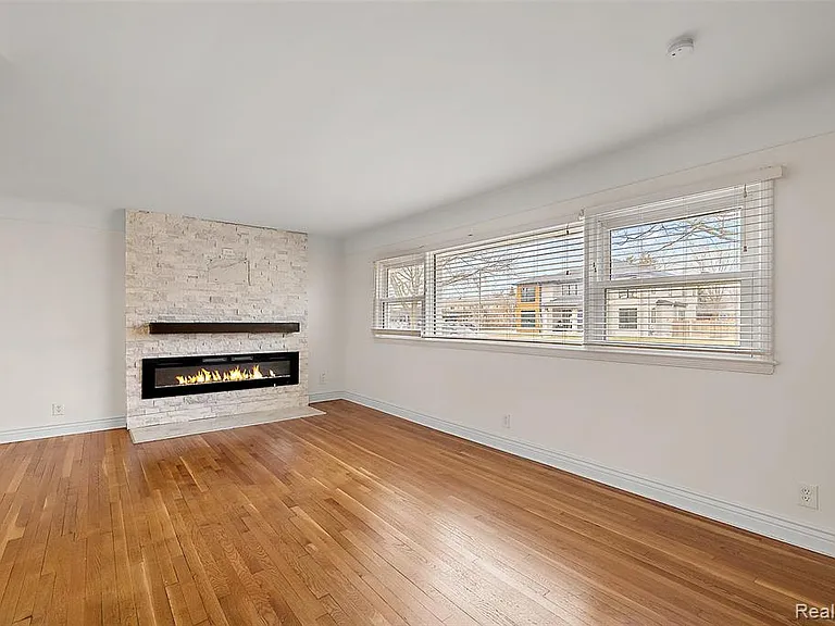 2046 Yorkshire Rd — Photo 14