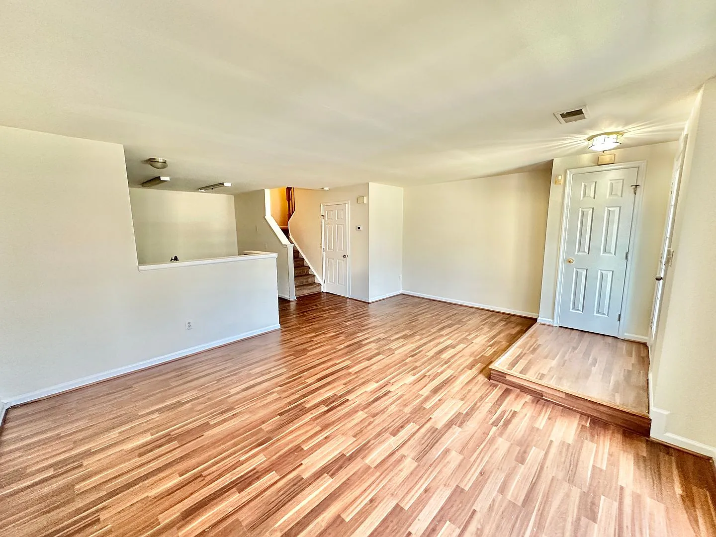 Fantastic 3 Bedroom Townhouse in Wellington/Cloverhill Manassas, VA — Photo 4