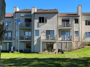 10 Sea Breeze Ln #10, Bristol, RI 02809