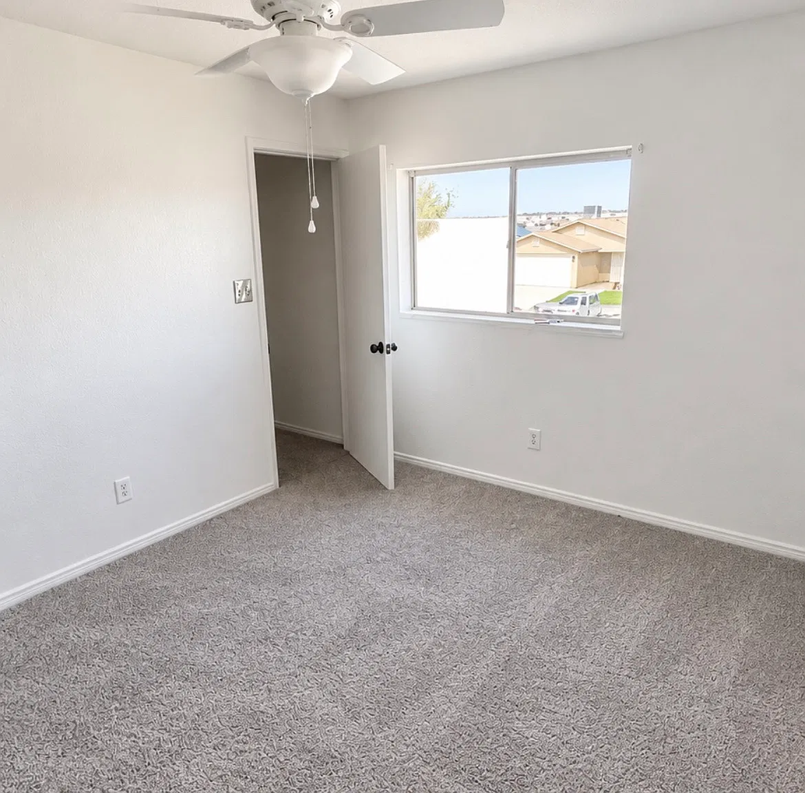 4 bed, 2.5 bath, 2115 sqft, $2,000 — Photo 4