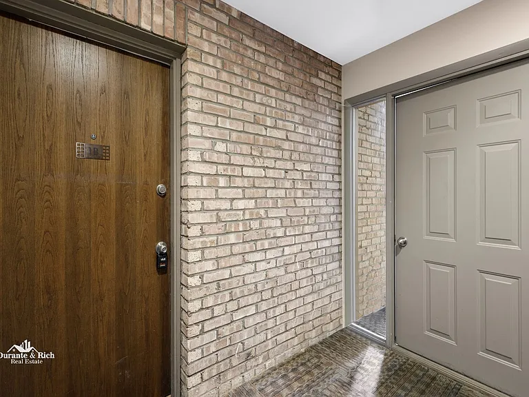 6010 Forest View Rd #1B — Photo 2