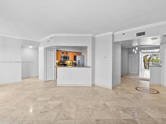 5th image of 3255 NE 184th St APT 12210