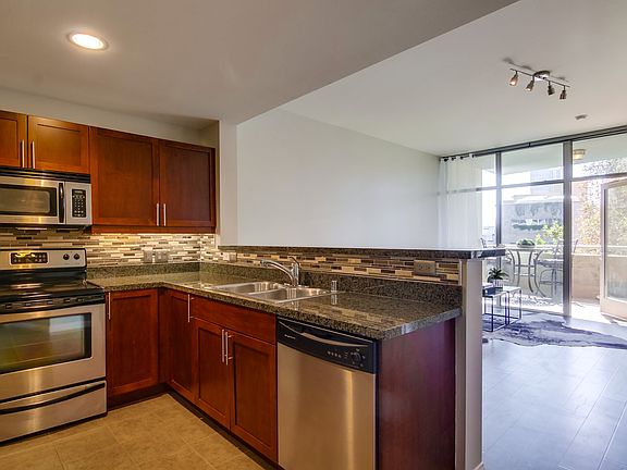 3rd image of 253 10th Ave Unit 424