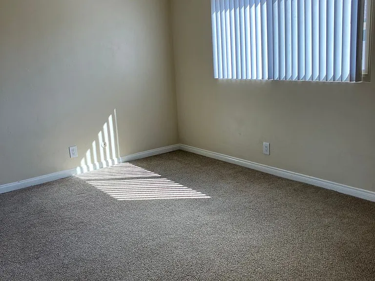 Parkway Plaza Apartments — Photo 22