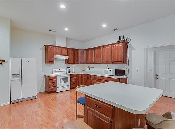 5th image of 206 San Angelo St #B