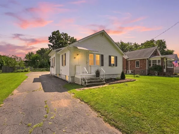 37 Kensington St, Feeding Hills, MA 01030