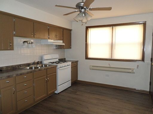 2nd image of 1665 Harbor Ave APT 1N