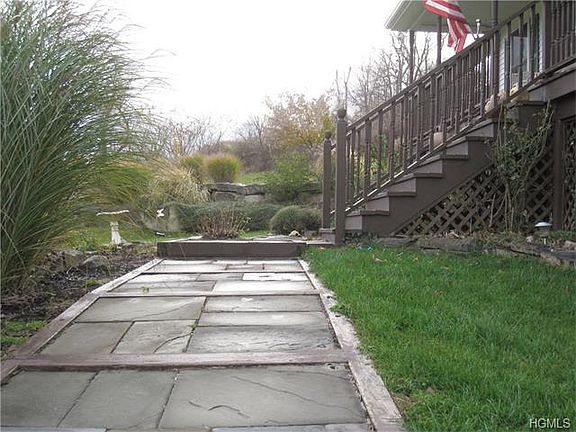 5th image of 100 Charlotte Ln