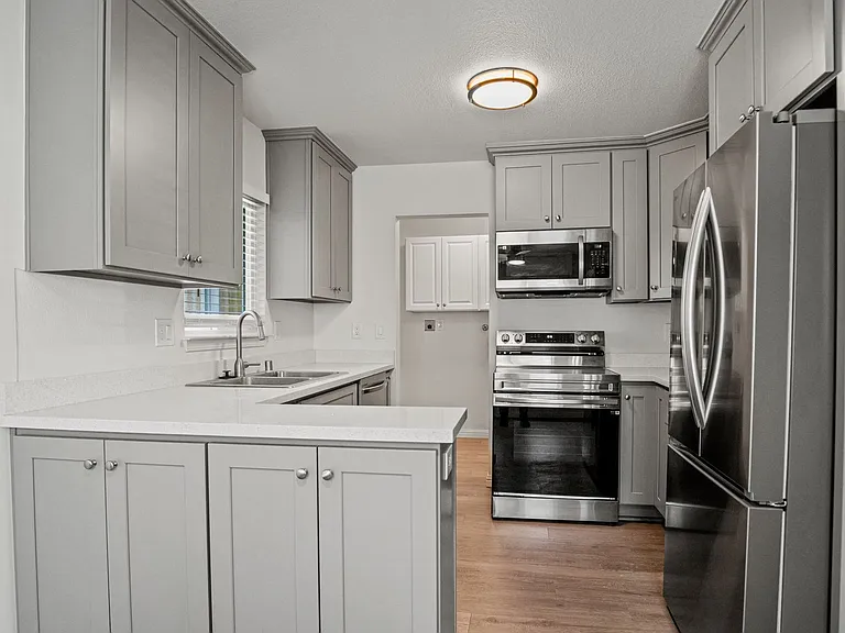 423 Hamilton Dr #A — Photo 8