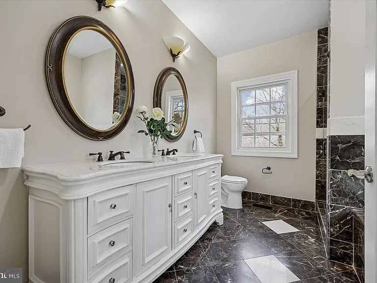 4902 Derussey Pkwy — Photo 44