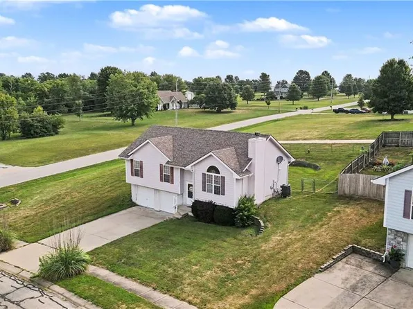 18713 Primrose St, Smithville, MO 64089