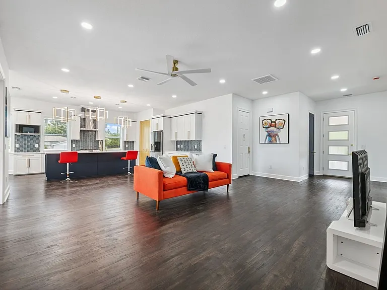 8605 Inwood Dr — Photo 11