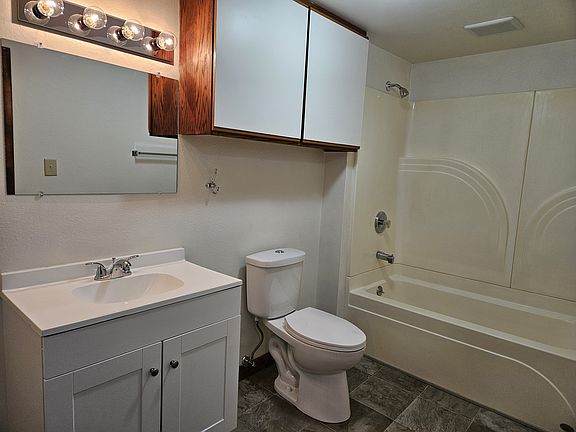 3rd image of 211-213 S Cherry St #215