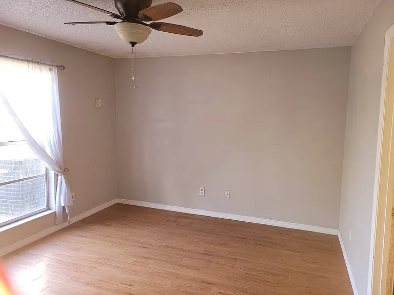 1028 McCully Ct — Photo 9