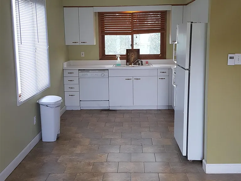 3607 E 42nd St — Photo 2