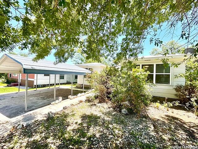 154 Ferris Ave — Photo 4