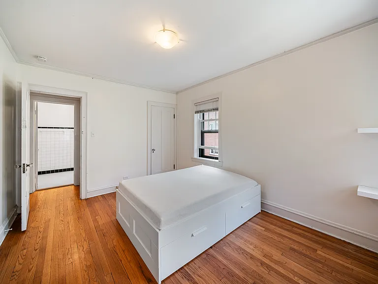 721 Foster St #2W — Photo 12