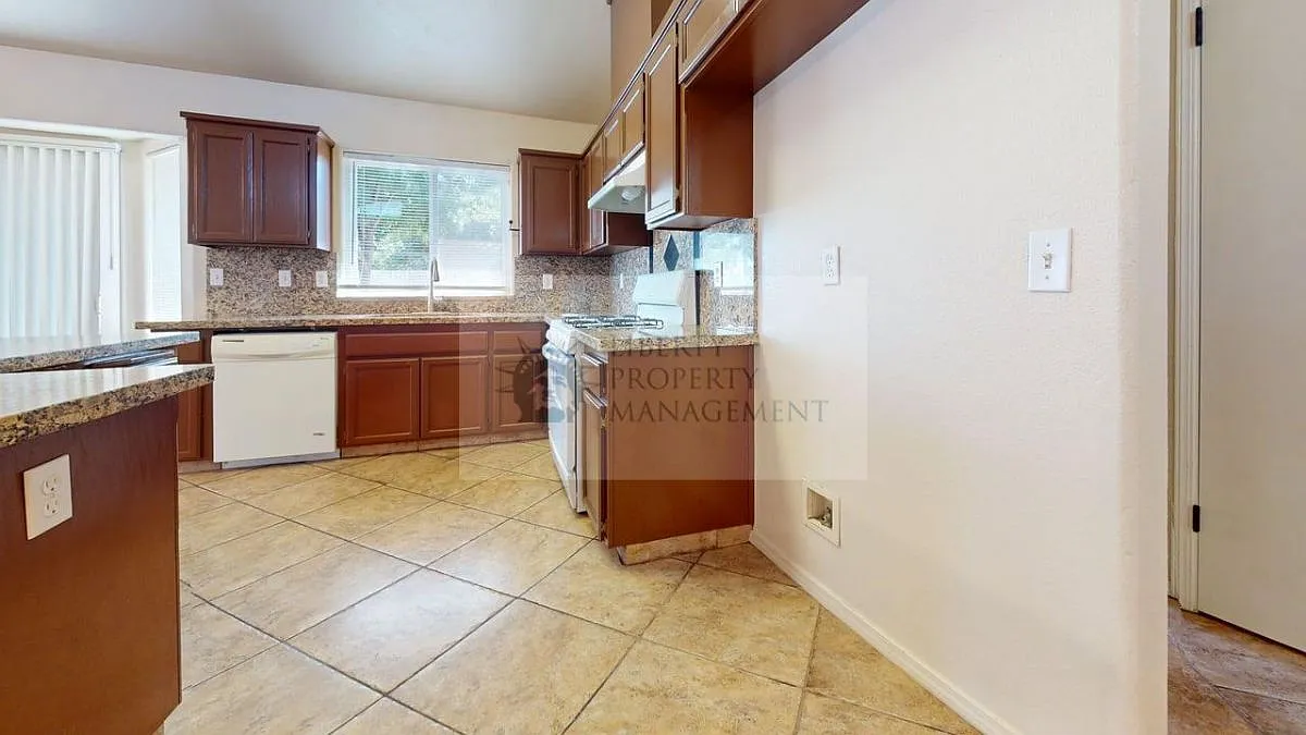 3 bed, 1479 sqft, $2,095 — Photo 4