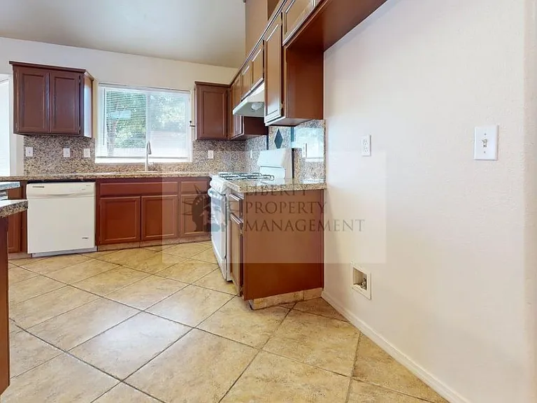 1177 Hartley Dr — Photo 4