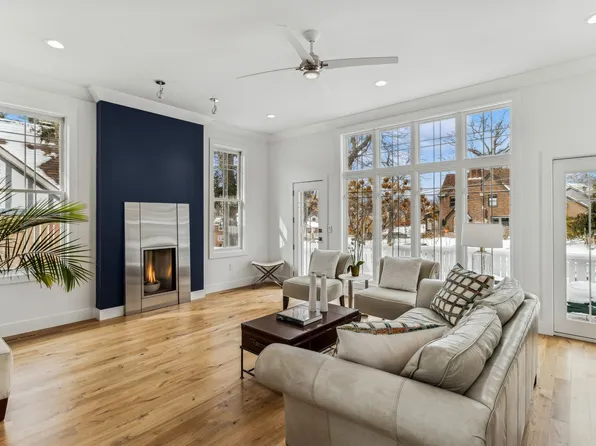 5740 Walnut Hill Ave, Des Moines, IA 50312