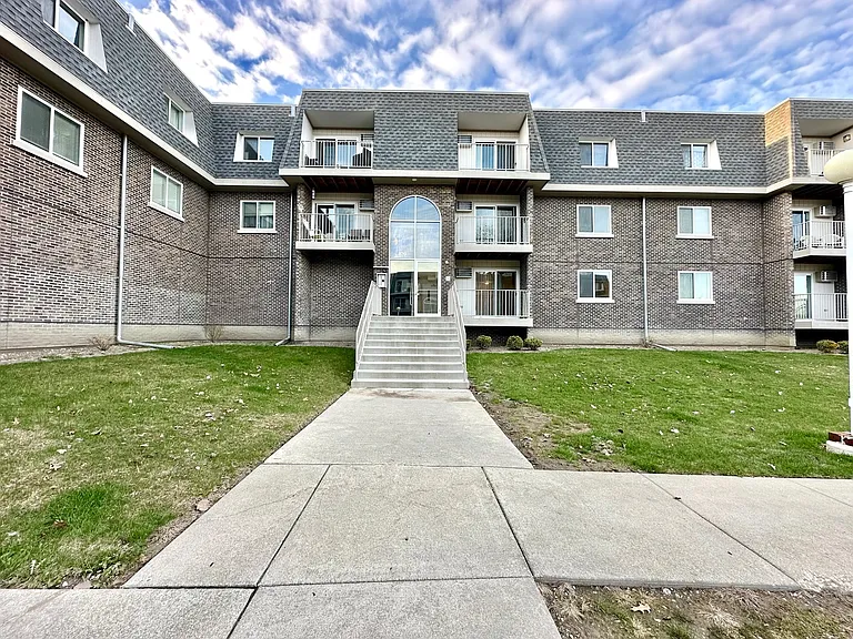820 McIntosh Ct #106 — Photo 1