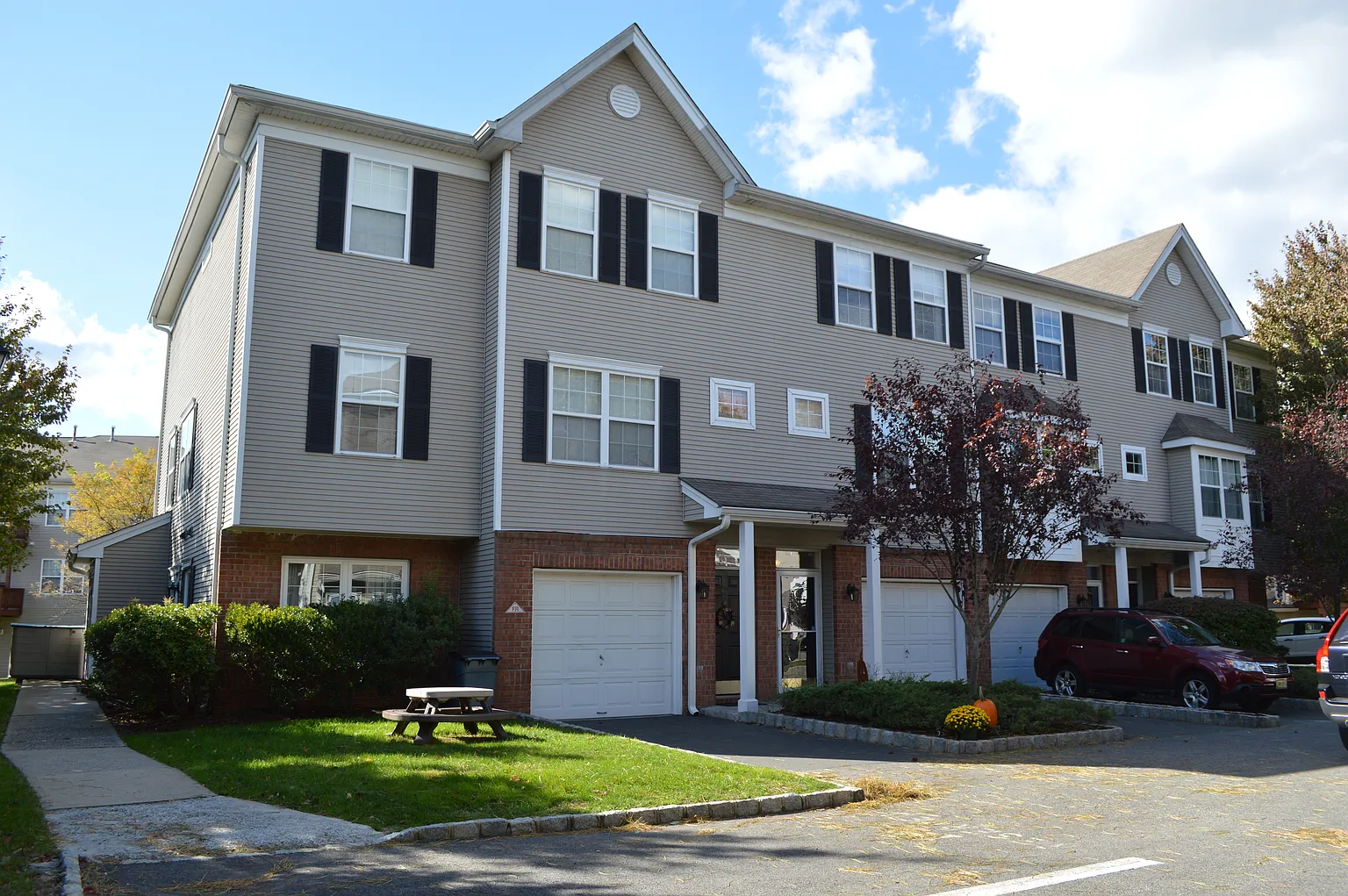 48 Greenbrook Dr photo 1