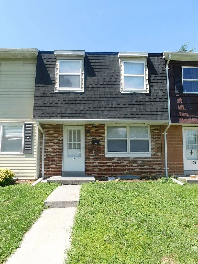 Townhome located in the heart of Berryville, VA — Photo 1