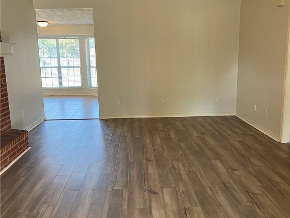 4th image of 3987 Hunter Creek Dr