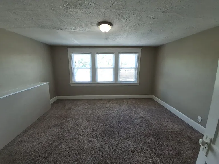 4939 Western Hills Ave — Photo 9