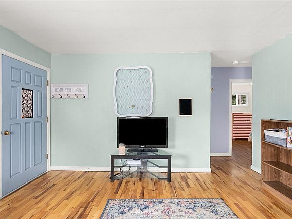 5th image of 1334 Ellinor Ave