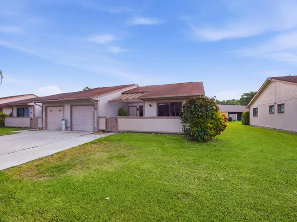 18 WINCHMORE Lane, Boynton Beach, FL 33426