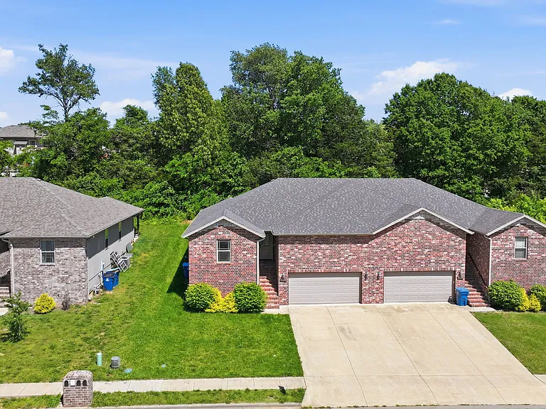1420 S Treetop Ct — Photo 4