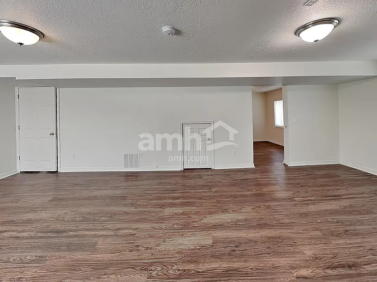 4384 N Maple Dr — Photo 19
